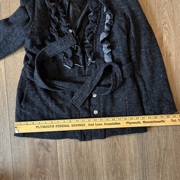 Chic Black Ruffled Blazer - Picture 5 of 5